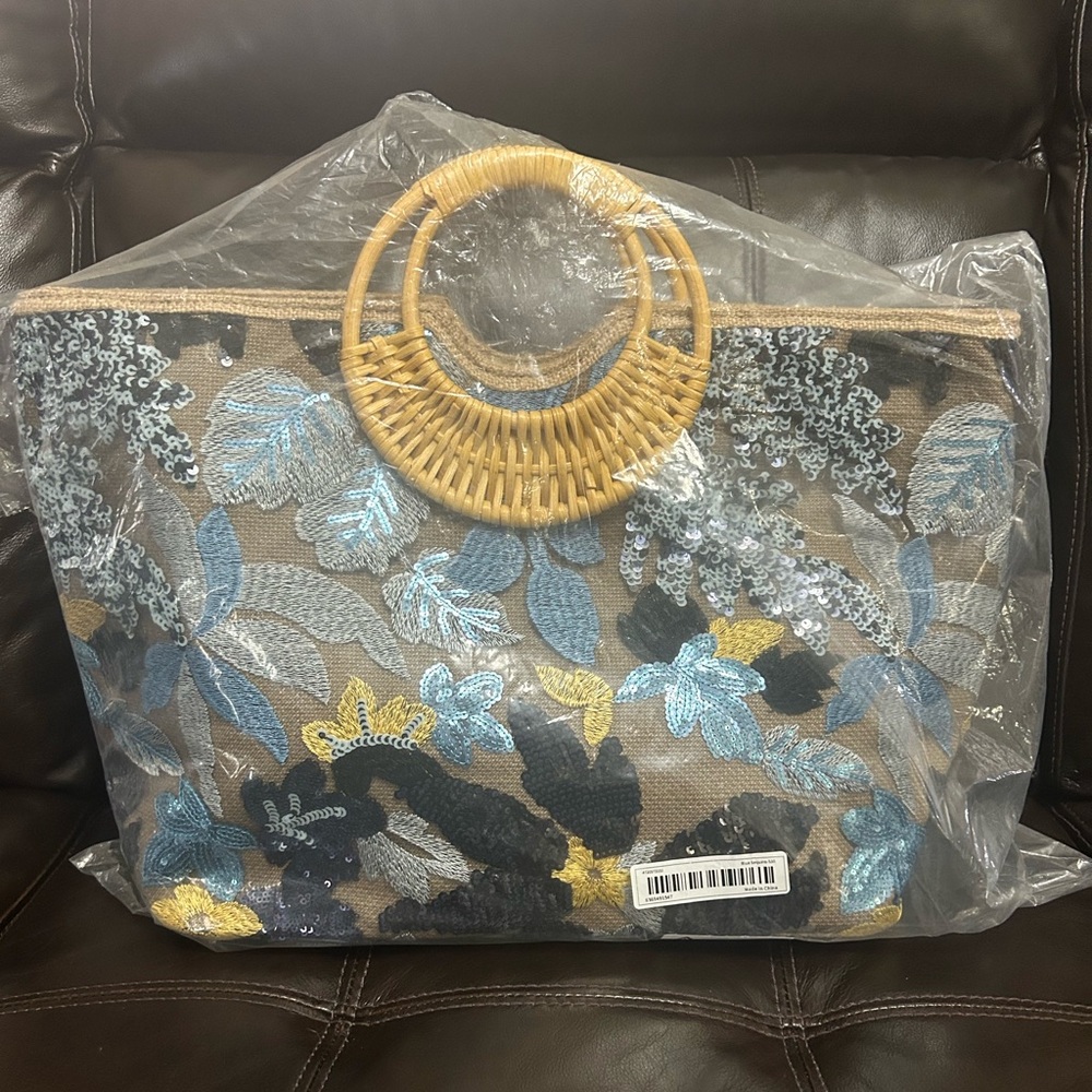 Sachet bag with classic sequence decor.Can be use as travel and tote bag.